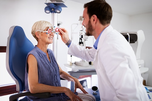 un opticien à Craponne